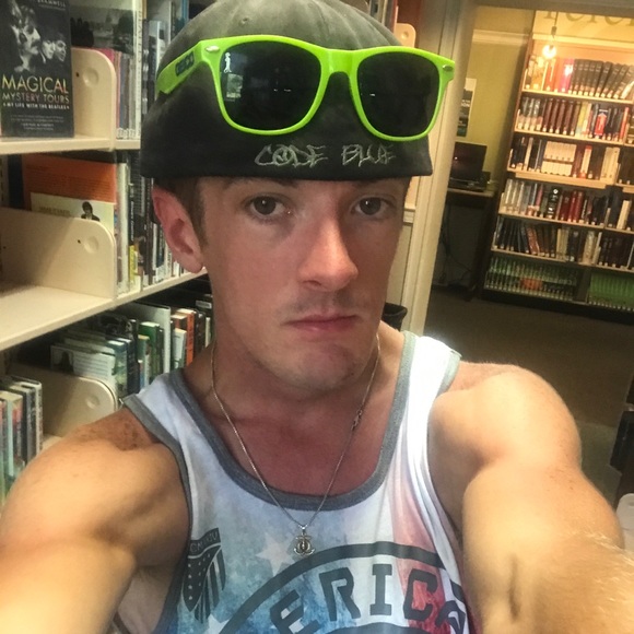 Meet your Posher, Cody - Picture 2 of 2